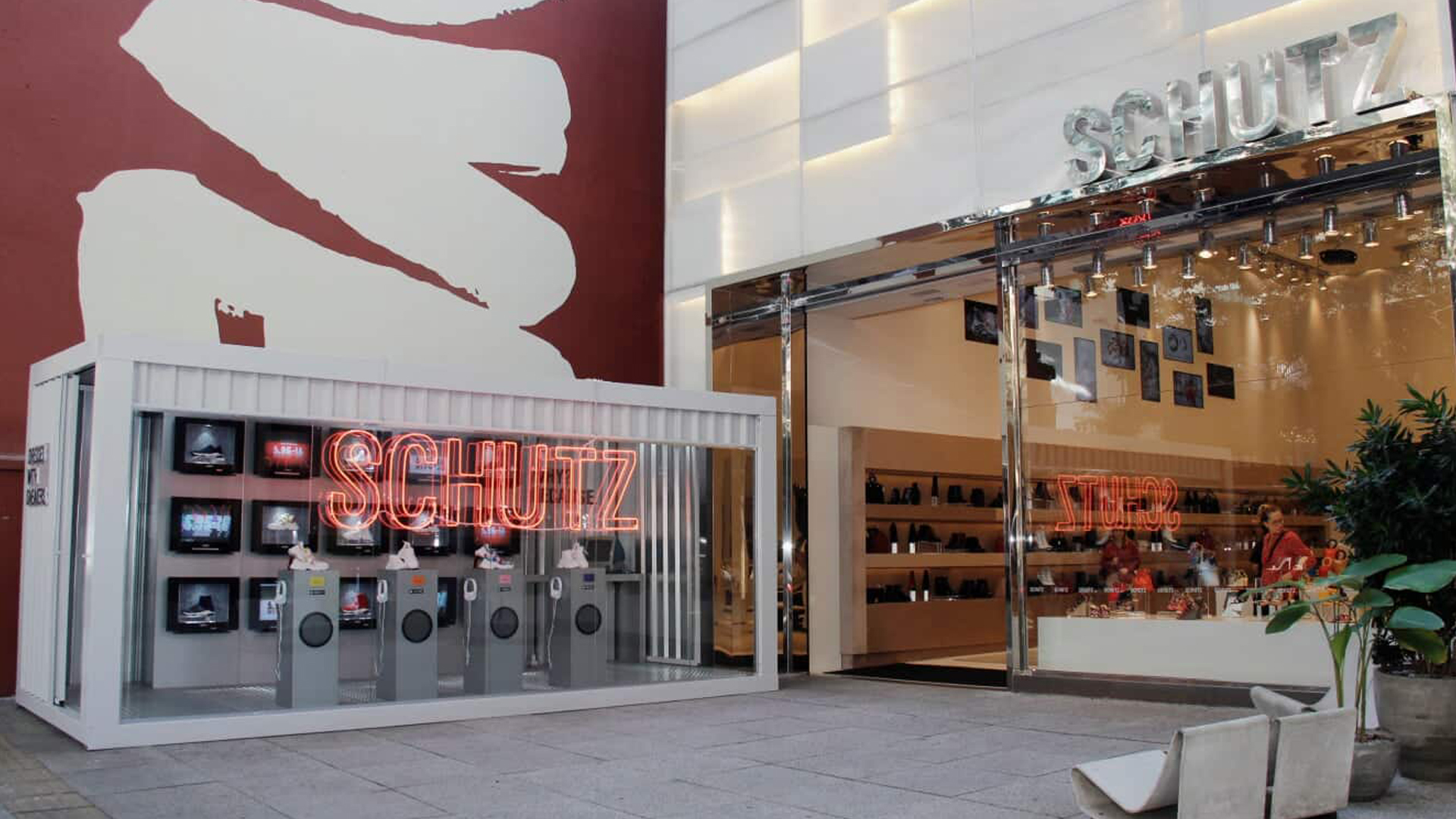 Container com a marca Shutz em neon.